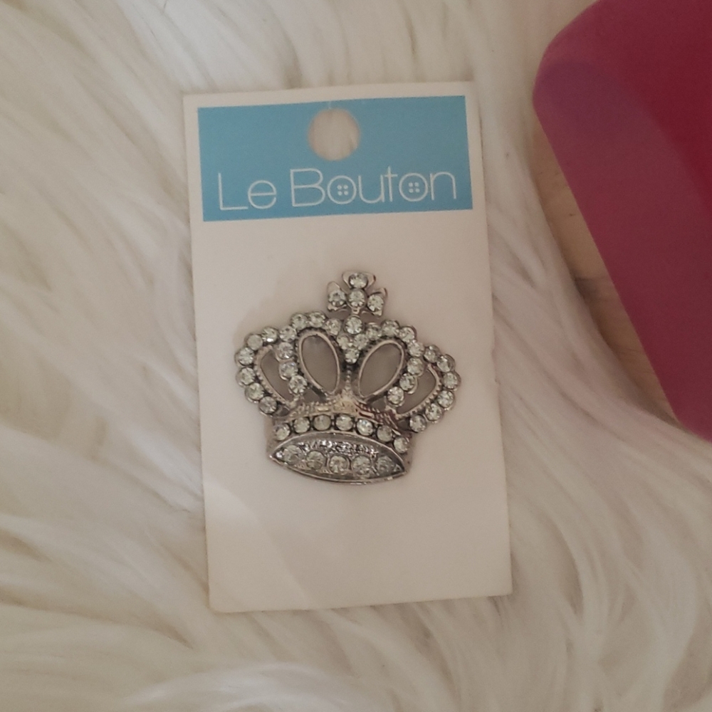 Le Bouton Crown Pin